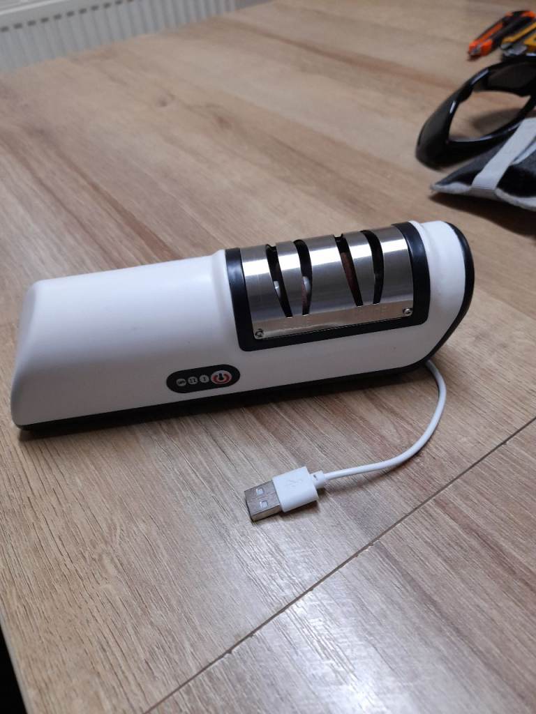 Knife sharpener 
