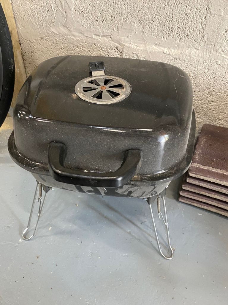 Portable charcoal bbq