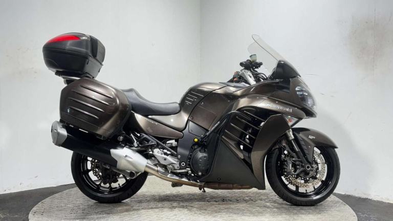 Kawasaki GTR 1400 2011 ONLY 12K FULL LUGGAGE VERY CLEAN 1400CC TOURER BIKE