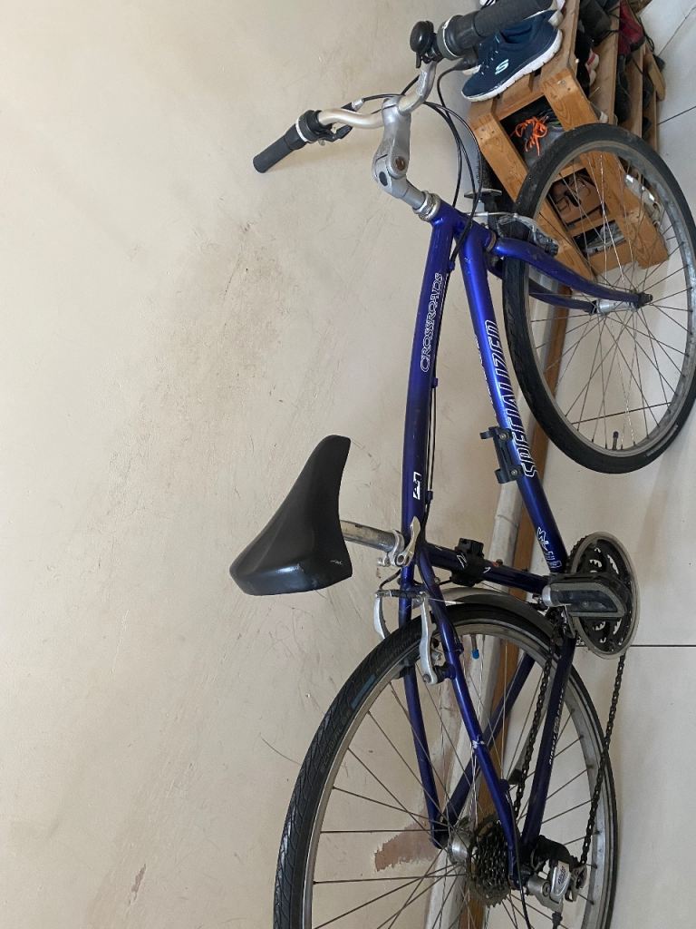 Specialized Crossroads Commuter Bike – Blue, Good Condition with helmet 