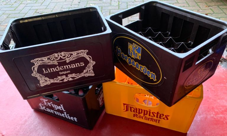 4 Belgian Beer crates (empty): Karmeliet, Hoegaarden, Rochefort, Lindemans. No beer ..! 