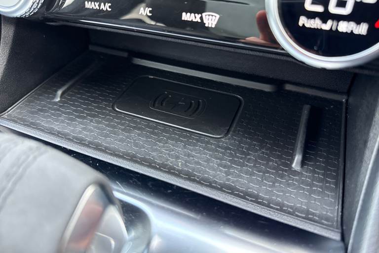 2023 Jaguar F-Pace 2.0 D200 MHEV R-Dynamic Black Auto AWD Euro 6 (s/s) 5dr SUV DIESEL Automatic