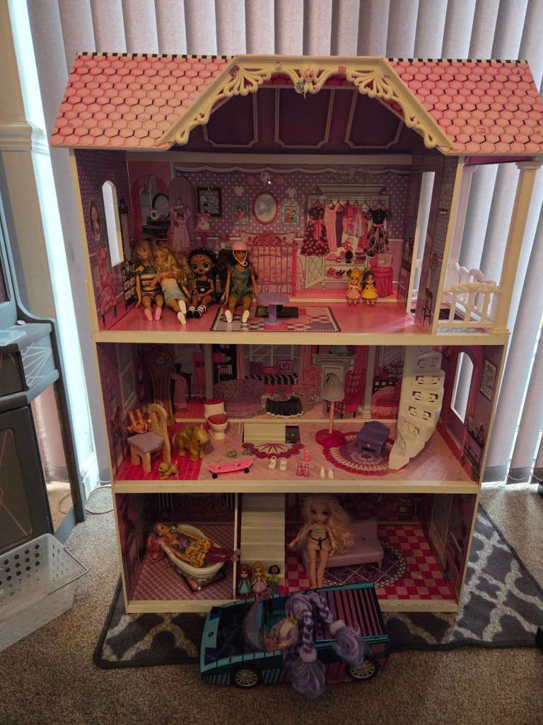 Large 3 storey dolls house