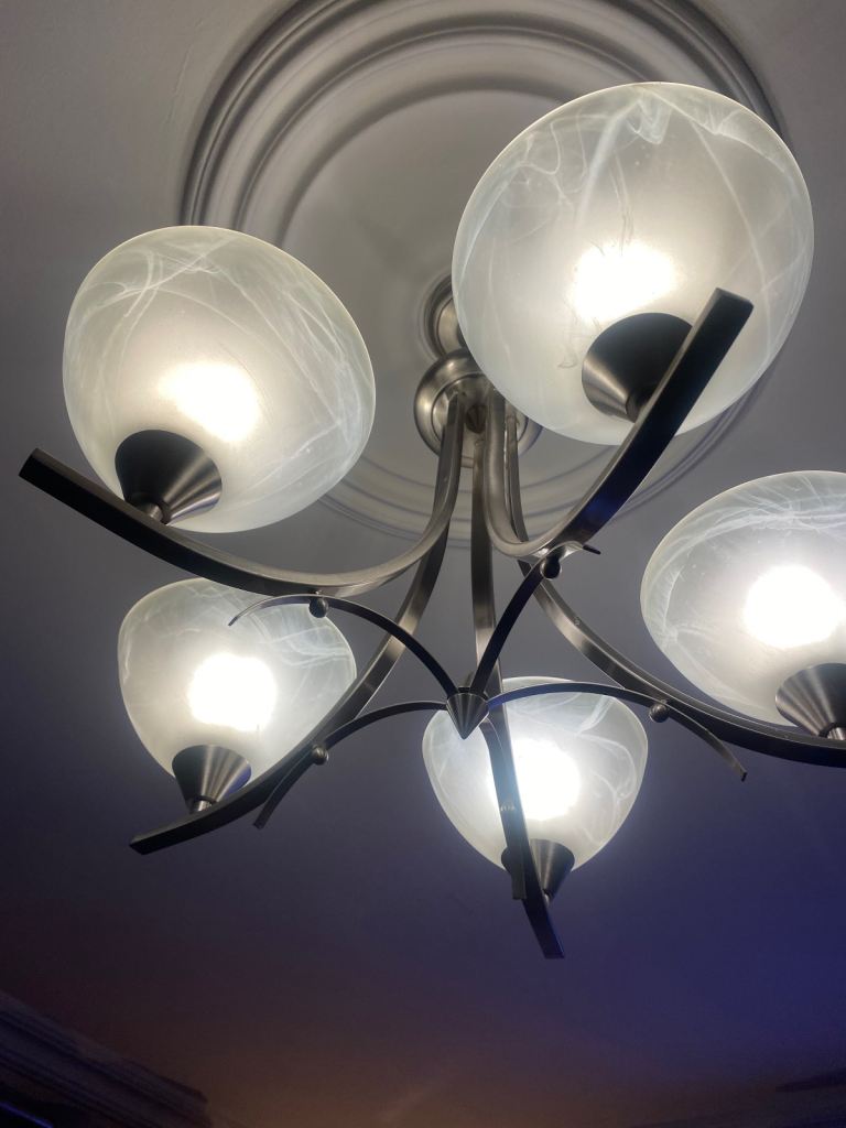 Ceiling light with bulbs 