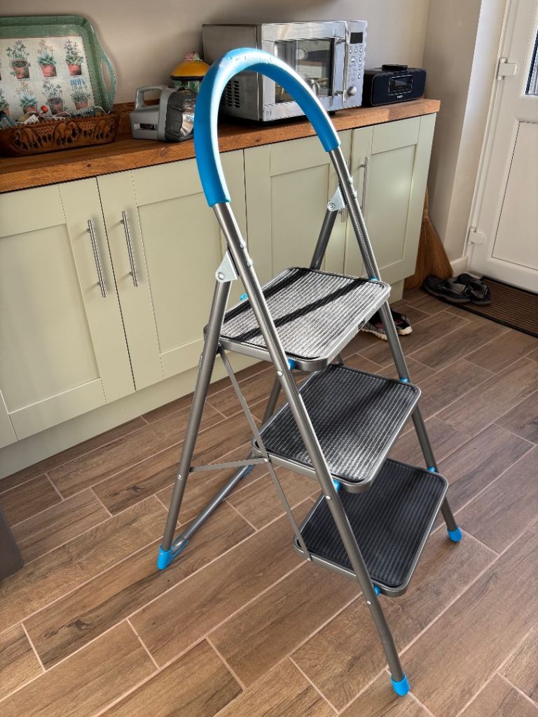 image for Mac Allister 3 tread aluminum foldable step ladder/stool