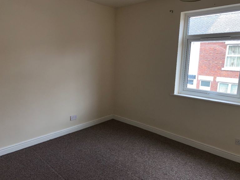 LOVELY 3 BEDROOM HOUSE in MEXBOROUGH - recently decorated and some new carpets. Rent £700 PM.
