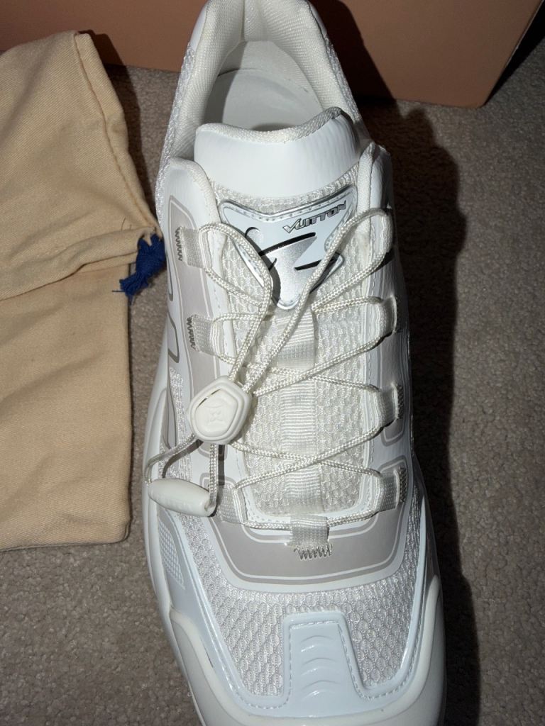 LV Men’s trainers white  UK9