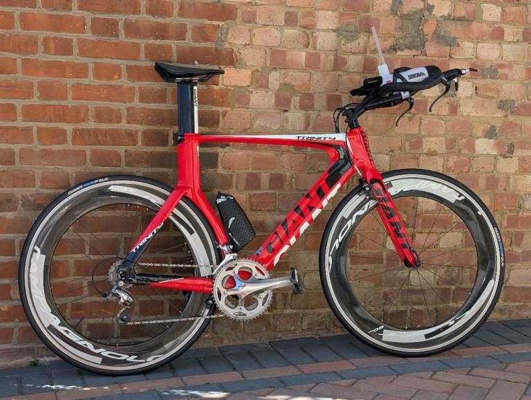 Giant Trinity Composite TT Bike with Campagnolo Bullet 80 mm Carbon Wheels