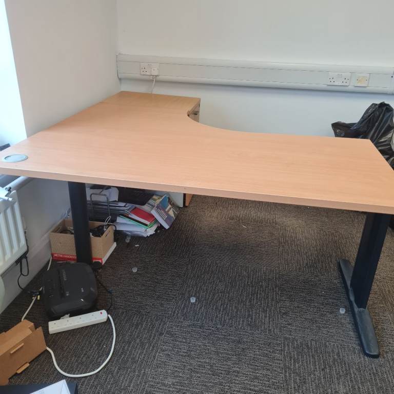 Managers corner office desk with desk 