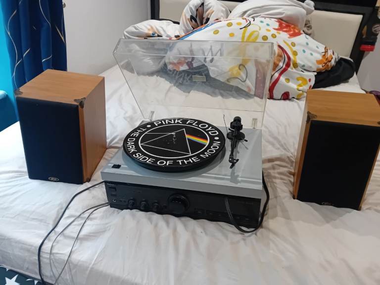 Vinyl player and amplifier and speakers 