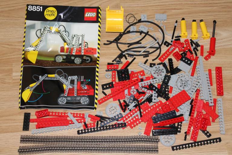 Vintage Lego Technic 8851 Excavator  * complete with instructions *