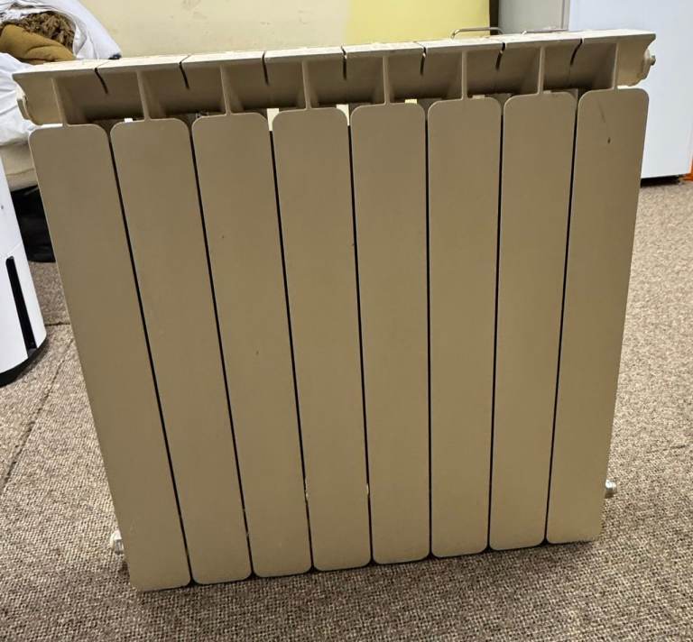Used Aluminium Radiator, Beige, 60cm x 62cm, 8 Panels