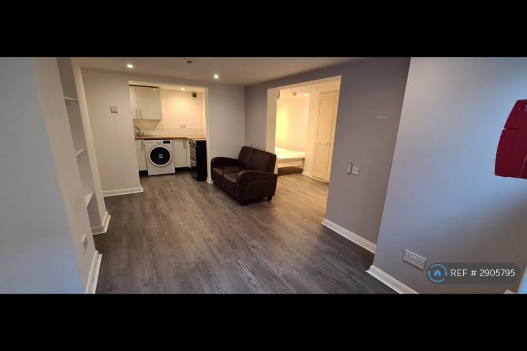 Studio flat in Roundhay, Leeds, LS8 (#2905795)