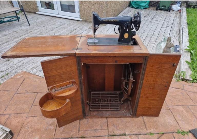 Antique 1948 Singer Sewing Machine 