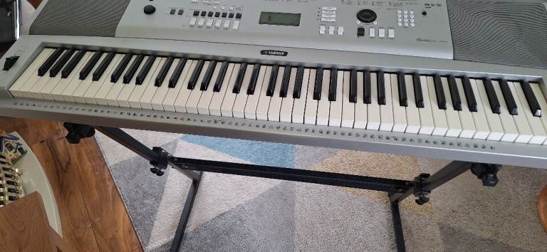 Yamaha DGX-230 Portable Grand Electronic Keyboard with Stand please read 