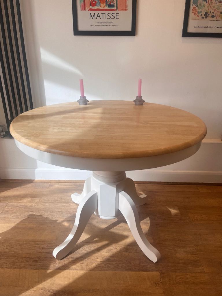 Extendable Round Dining Table