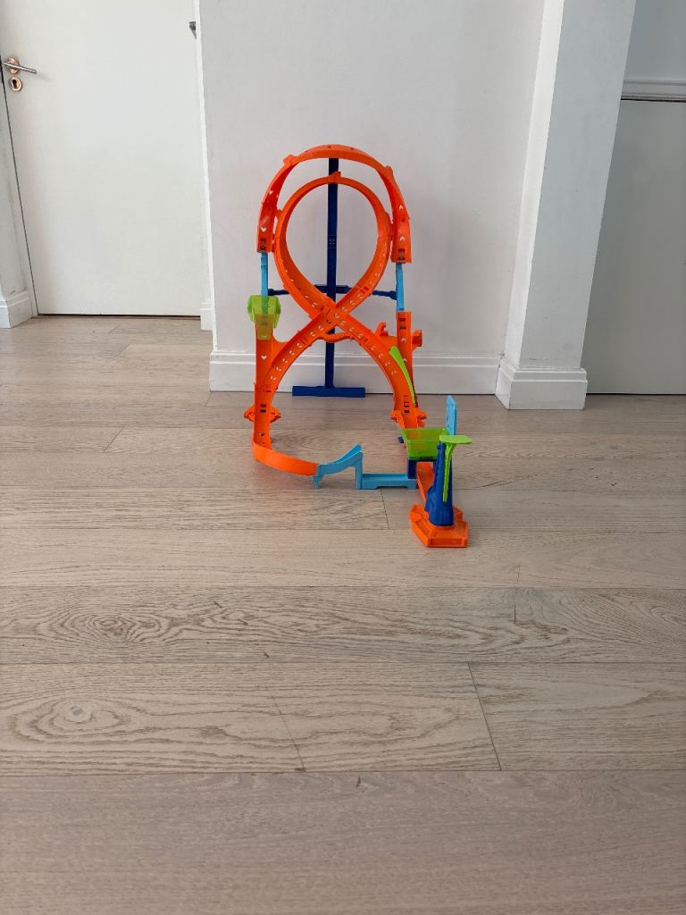 Hot Wheels Track Set with Loops – Good Condition