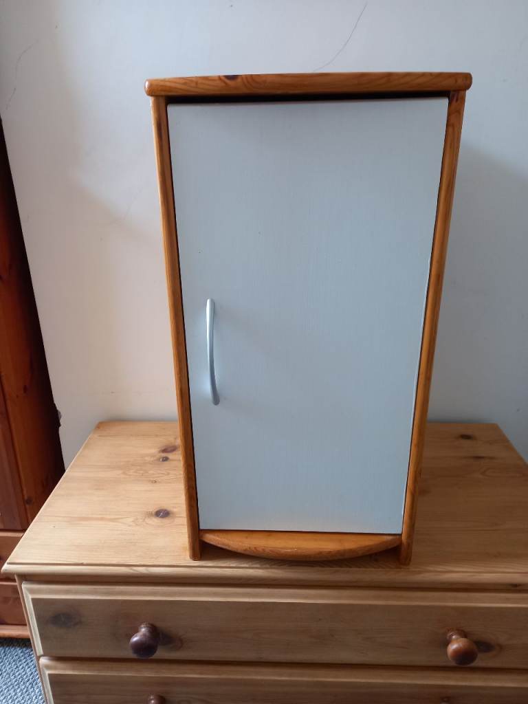 Freestanding pine cupboard 1970,s collectable