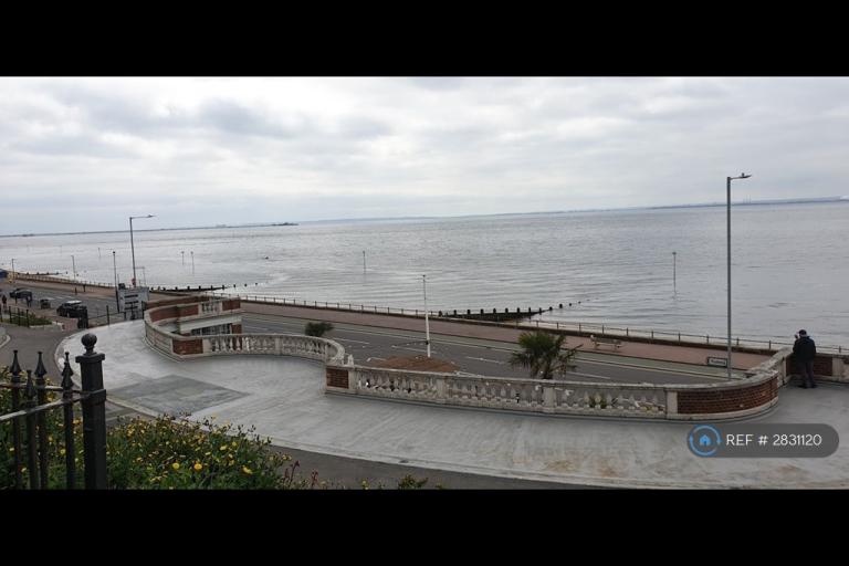 2 bedroom flat in Clifton Drive, Westcliff-On-Sea, SS0 (2 bed) (#2831120)