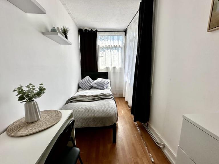 🍁Beautiful Large Single Room – Near Tower Bridge/ Wapping✨