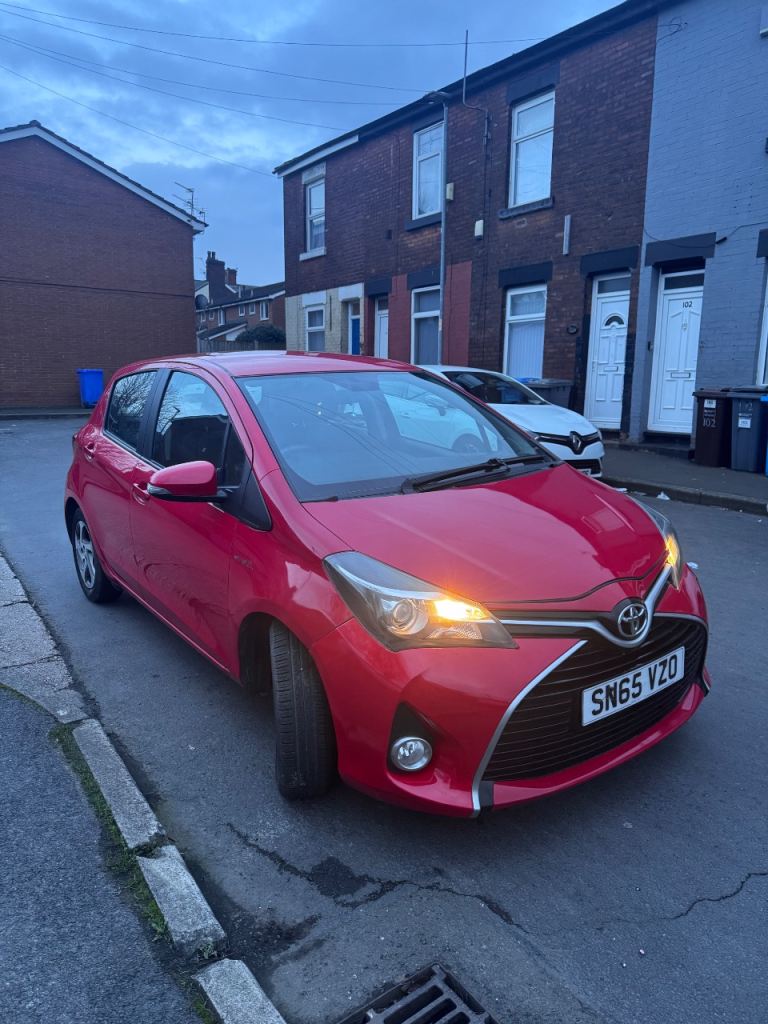 Toyota Yaris Icon (2015) 1.5 VVT-h Icon Hatchback 5dr Petrol Hybrid E-CVT Euro 6 (101 ps)