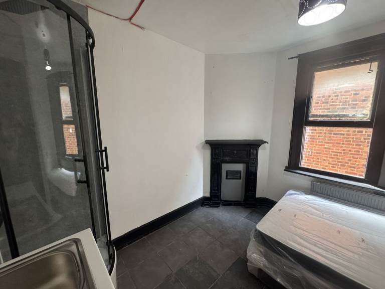 Furnished studio to rent in Willesden - ( NW10 )