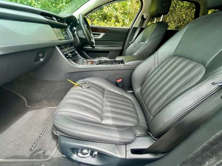 JAGUAR XF 2.0 T 250*PORTFOLIO ESTATE*Xenons-Meridian-FSH-ULEZ-Cam-Pronav*Superb