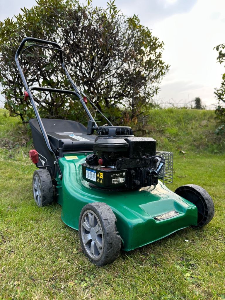 Qualcast petrol lawnmower excellent cond. Briggs easy start engine solid steel deck mower serviced 