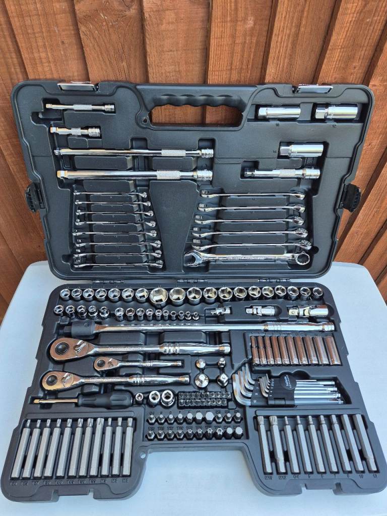 Halford Socket set 150pcs 