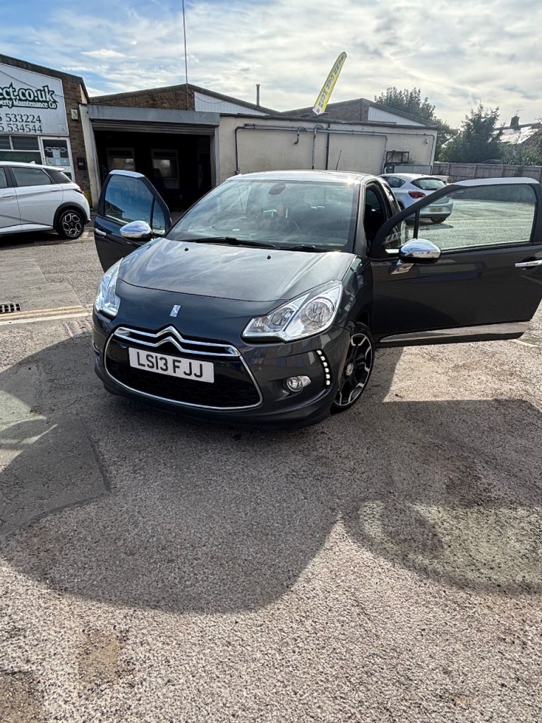 Citroen, DS3, Hatchback, 2013, Manual, 1560 (cc), 3 doors
