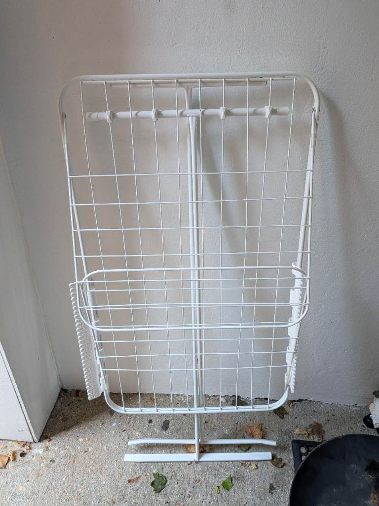 White Metal Clothes Drying Rack – Good Condition