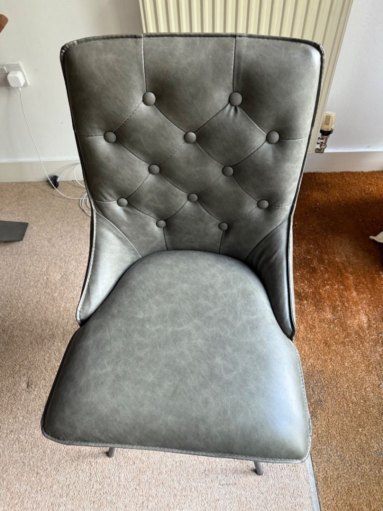 Dinning table with 4 swivel chairs