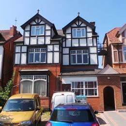 One bedroom studio apartment and  Very close to Moseley Village. 