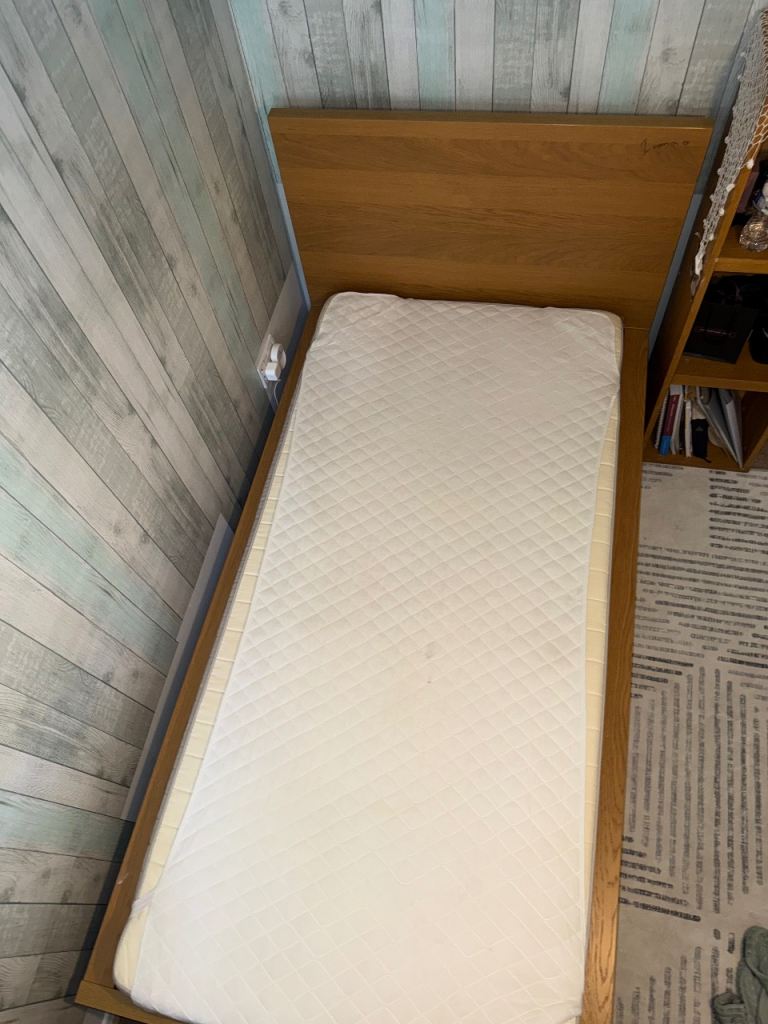 2 Single Beds with Mattresses – Good Condition – £120