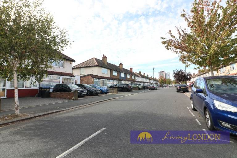 Two Bedroom House to Rent in Middleham Road N18