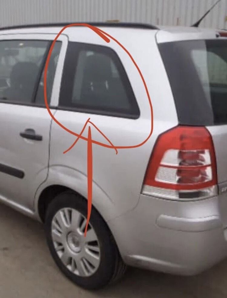 Vauxhall Zafira.  Rear side window glass 