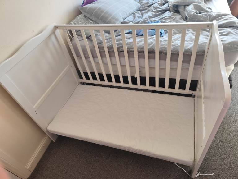 Cot bed