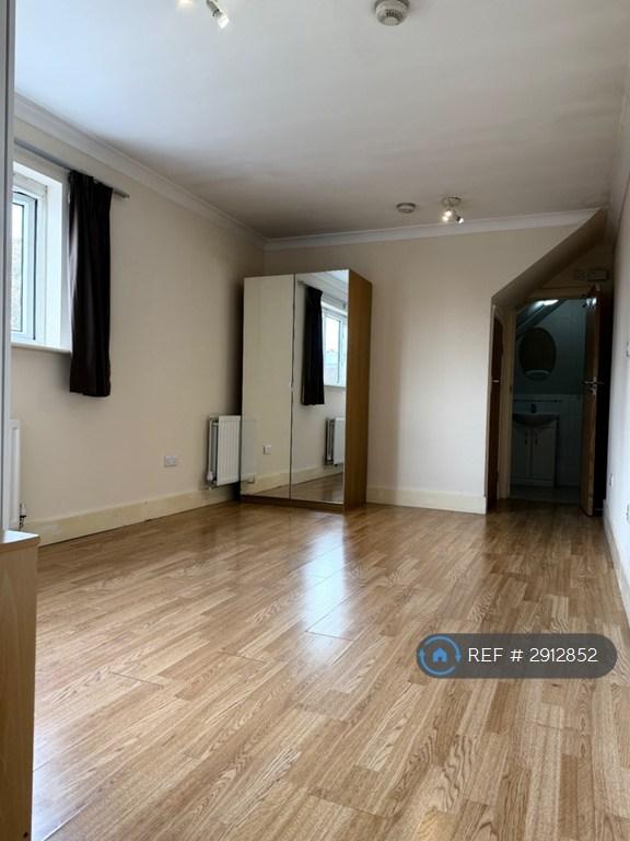 Studio flat in Tanfield Avenue, London, NW2 (#2912852)