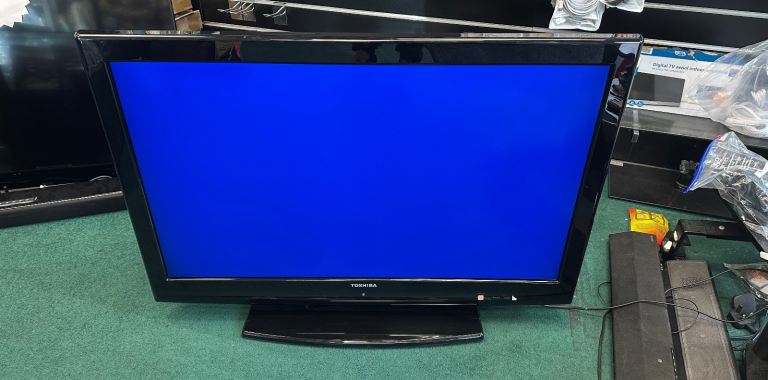 37" Toshiba HD TV — Non Smart - Fully Working — + Remote 