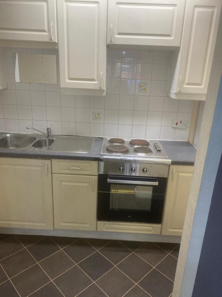 1 bedroom ground floor flat in Longford, available now