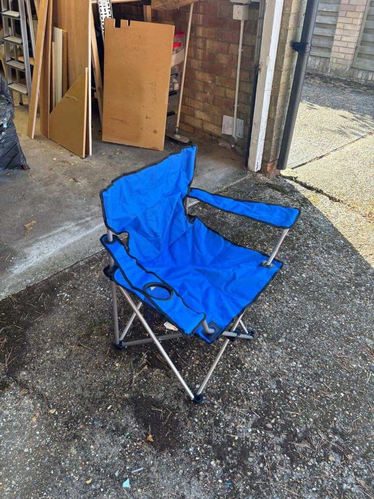 Folding camping chair 