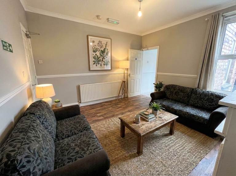 🏆 Unbeatable value! Birmingham shared rooms, all bills included, £10/week service char