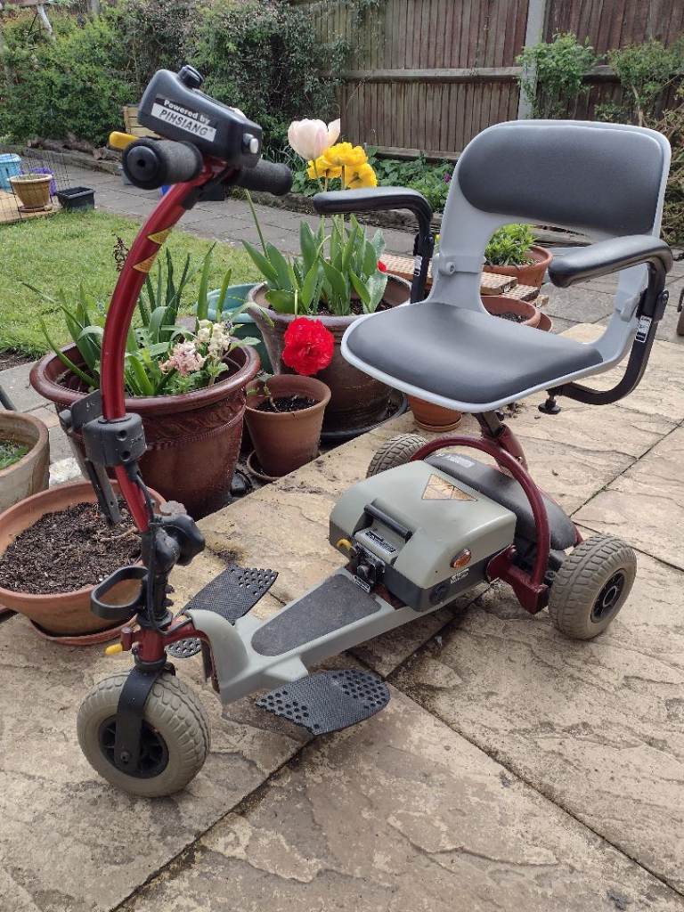 3 wheeled disability pavement scooter 