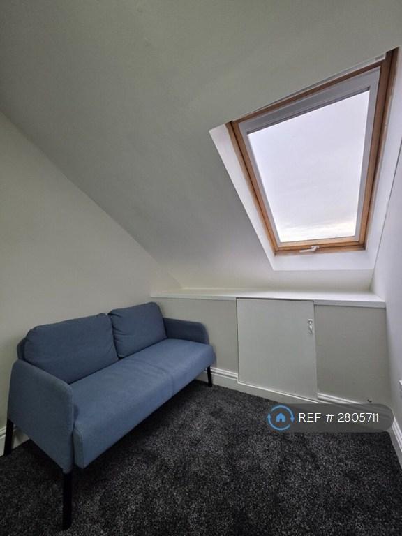 1 bedroom flat in Broadway, Cardiff, CF24 (1 bed) (#2805711)