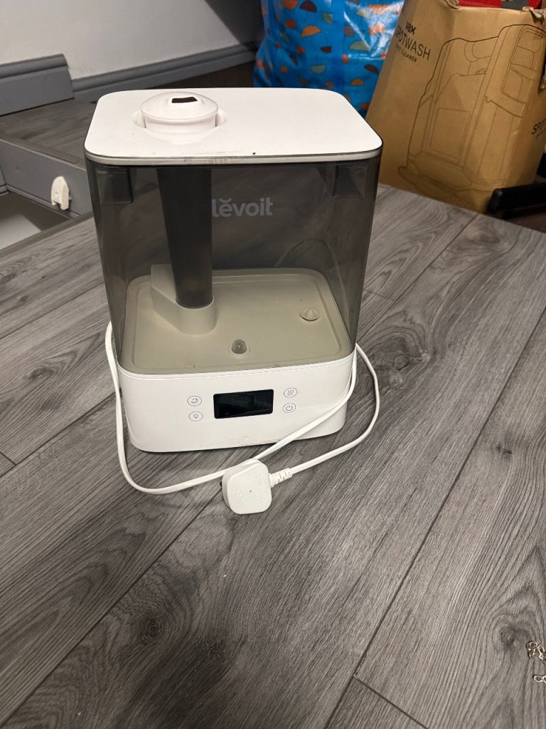Levoit Humidifier - White, Good Condition