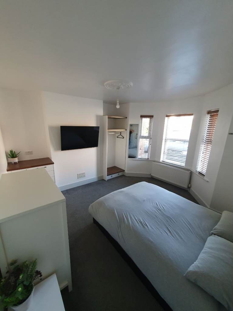 Private room to rent in a shared house
