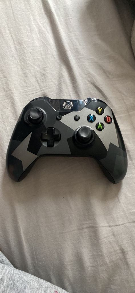 Xbox One Controller - Black Camo Design, Good Condition
