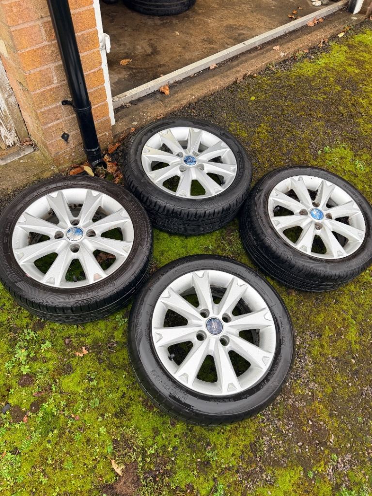 Ford alloys 15 inch MINT 