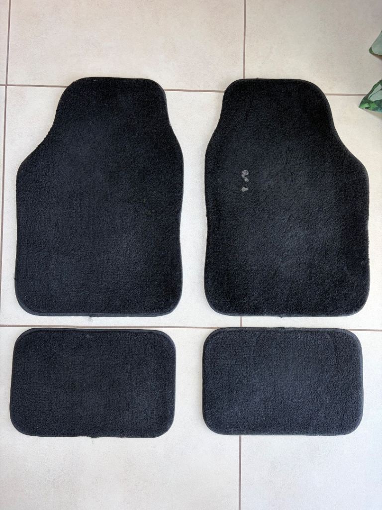 Set of 4 car mats