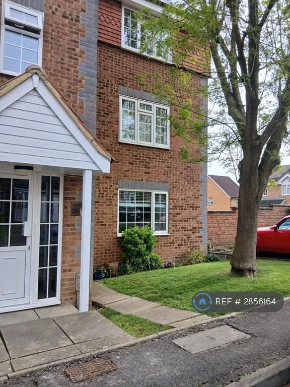 2 bedroom flat in Groveside Close, Carshalton, SM5 (2 bed) (#2856164)